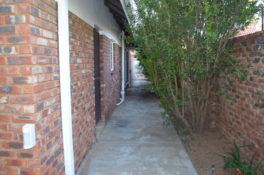 4 Bedroom Property for Sale in Flamwood North West
